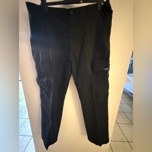 Men's Wrangler Relaxed Black Cargo Pants (36x30)